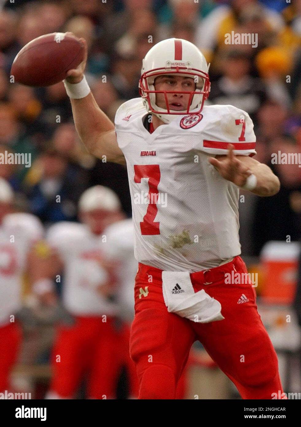https://c8.alamy.com/comp/2NGHCAR/nebraska-quarterback-eric-crouch-rolls-out-to-pass-during-the-third-quarter-of-nebraskas-62-36-loss-to-colorado-in-a-big-12-game-in-boulder-colo-on-friday-nov-23-2001-crouch-ran-away-with-the-award-for-the-associated-press-big-12-offensive-player-of-the-year-ap-photodavid-zalubowski-2NGHCAR.jpg