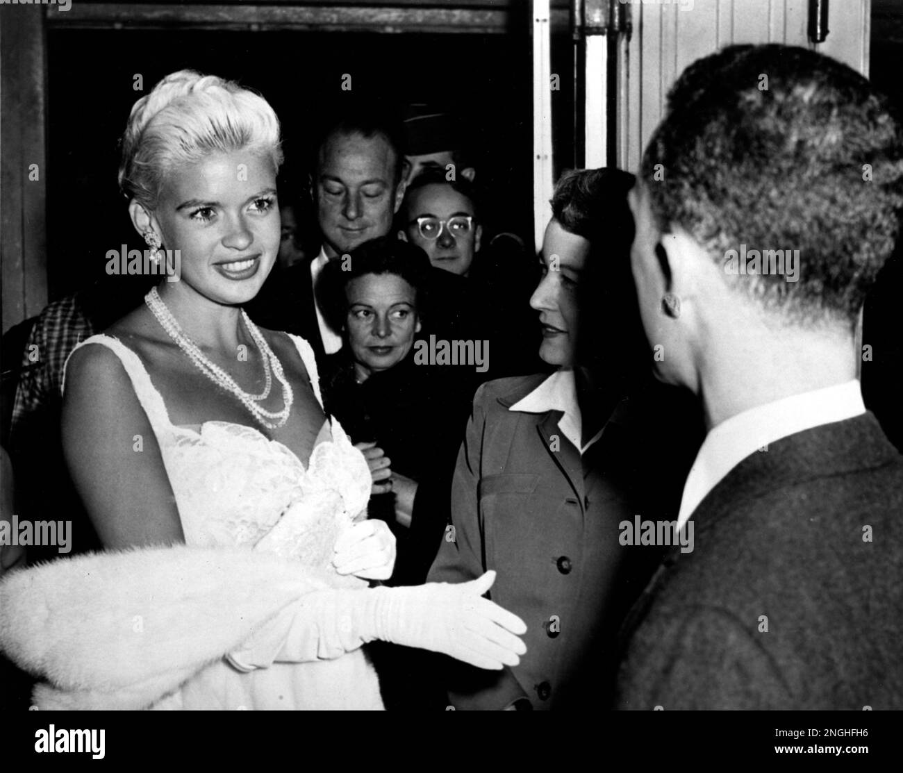 Photo Vintage 1963 – Jayne Mansfield à Une Soirée à Paris – Tirage Original