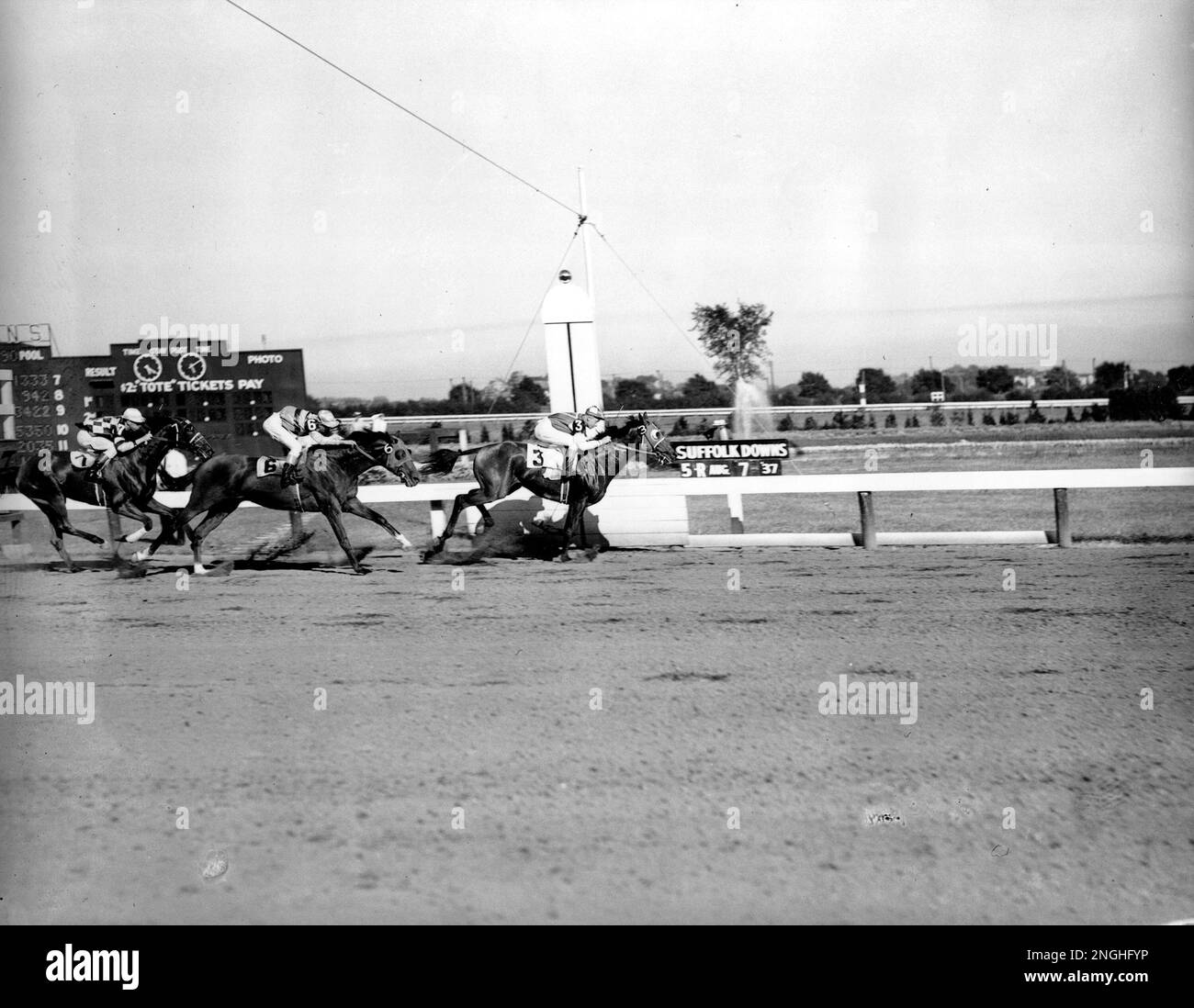 Seabiscuit (3), with jockey Johnny 