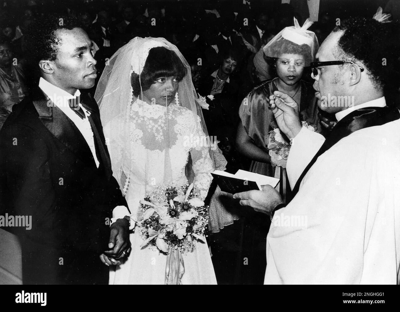 Welterweight boxing champion Sugar Ray Leonard and Juanita Wilkinson