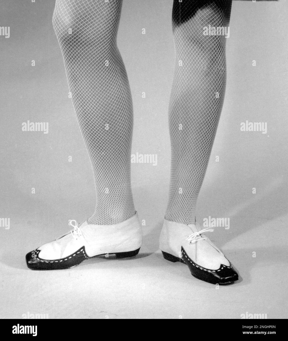 this-man-tailored-demi-boot-in-white-glove-leather-with-a-white-lace