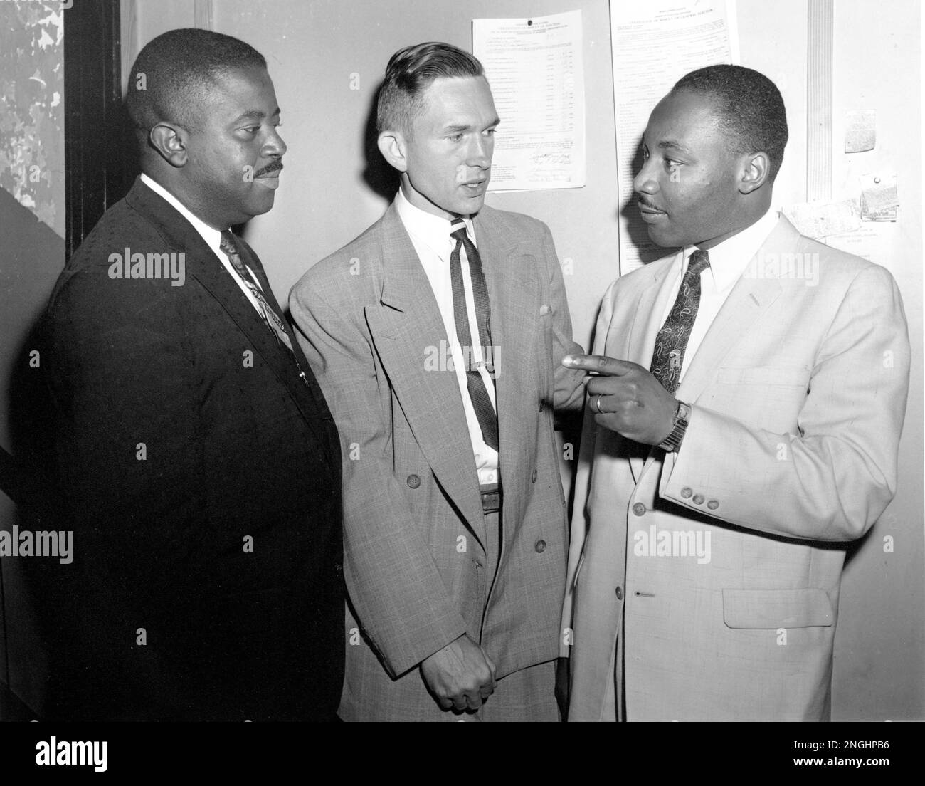 Rev. Ralph D. Abernathy, left, Rev. Robert S. Graetz, center, pastor of