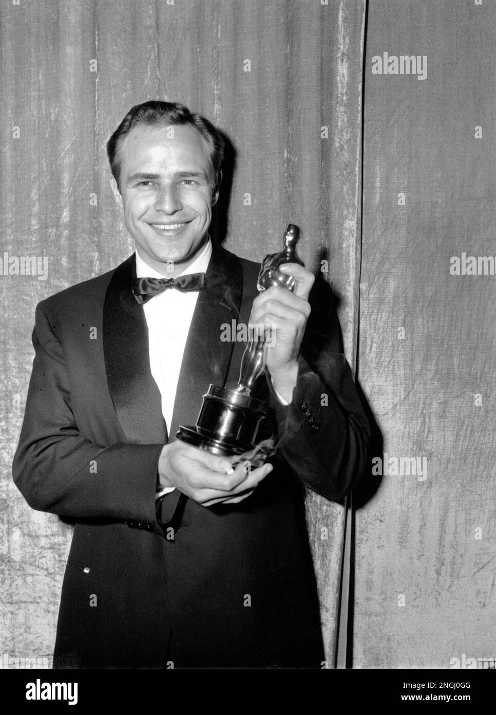 Oscarwinner Marlon Brando poses with his statuette at the 27th Annual Academy Awards at