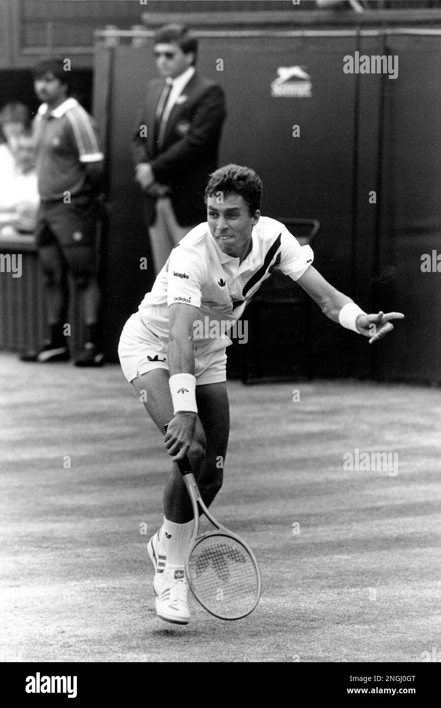 Ivan Lendl returns a shot from defending champion Boris Becker during the  Men's Singles Final on center court at Wimbledon, England, on Sunday, July  6, 1986. (AP Photo/Adam Stoltman Stock Photo - Alamy