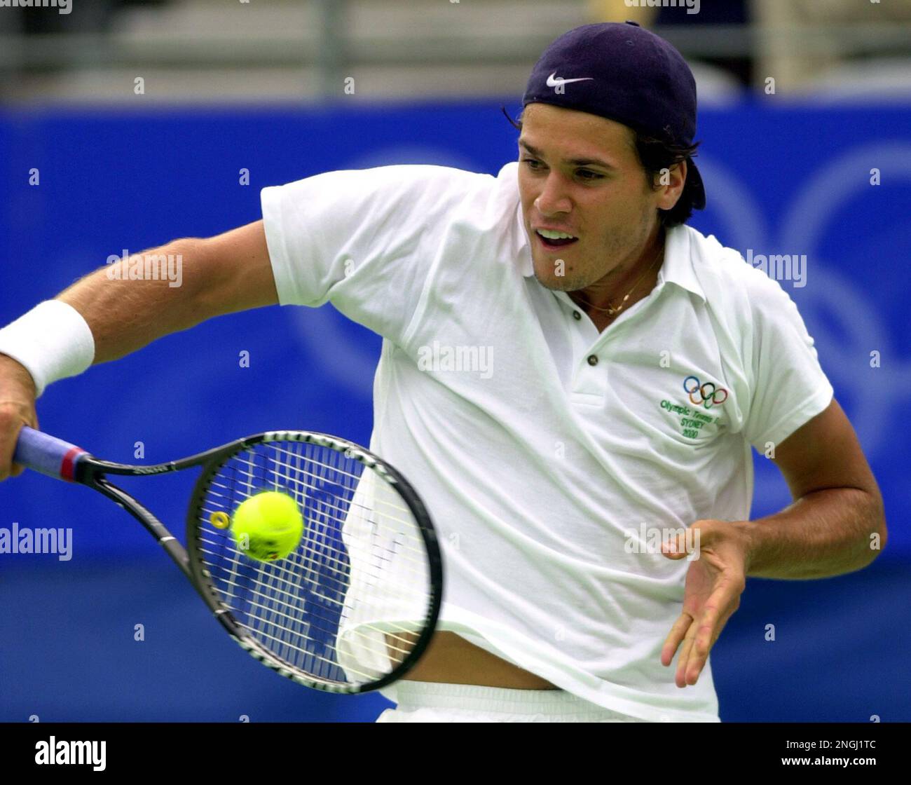 The world's number one tennis player Roger Federer returns the ball back  from Germany's Tommy Haas during the semi finals of the Men's Dubai Tennis  Championships on March 2, 2007. Federer won