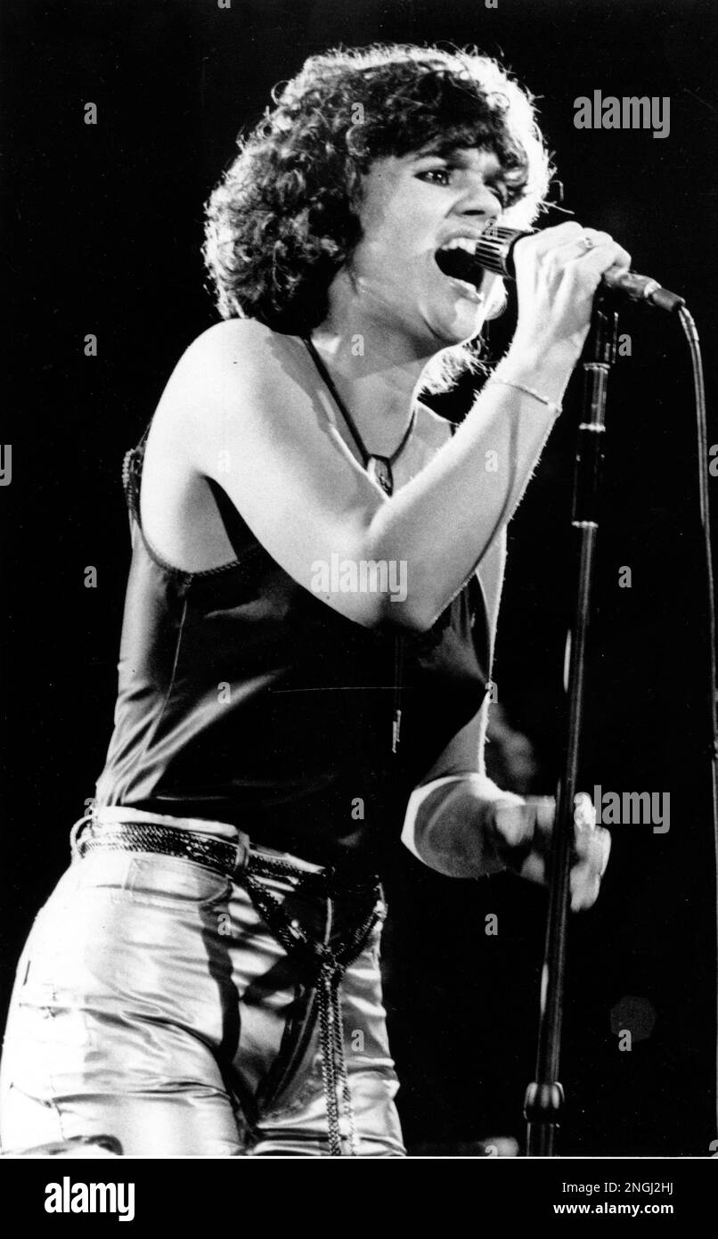 Singer Linda Ronstadt performs at the Providence Civic