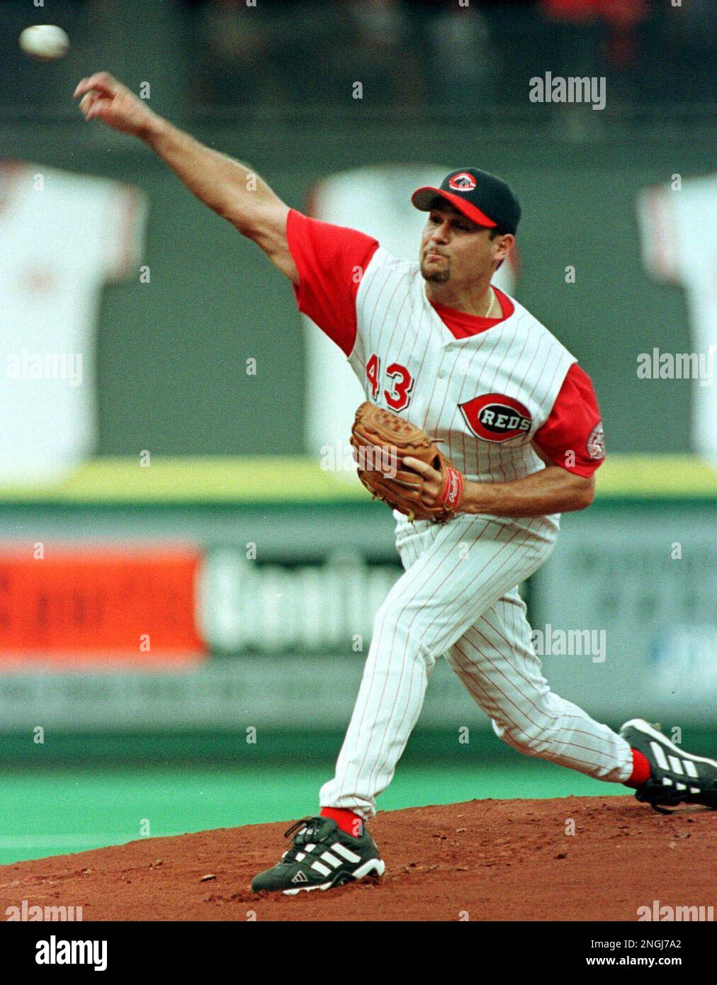 Cincinnati Reds pitcher Osvaldo Fernandez throws against the Colorado  Rockies Tuesday, June 20, 2000, in Cincinnati.