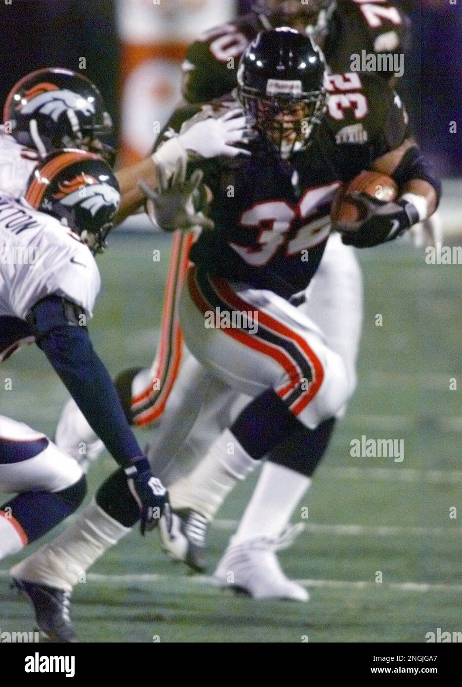 Atlanta Falcons' Jamal Anderson runs in the first quarter of Super Bowl  XXXIII against the Denver Broncos in Miami, Sunday, Jan. 31, 1999. (AP  Photo/Elise Amendola Stock Photo - Alamy