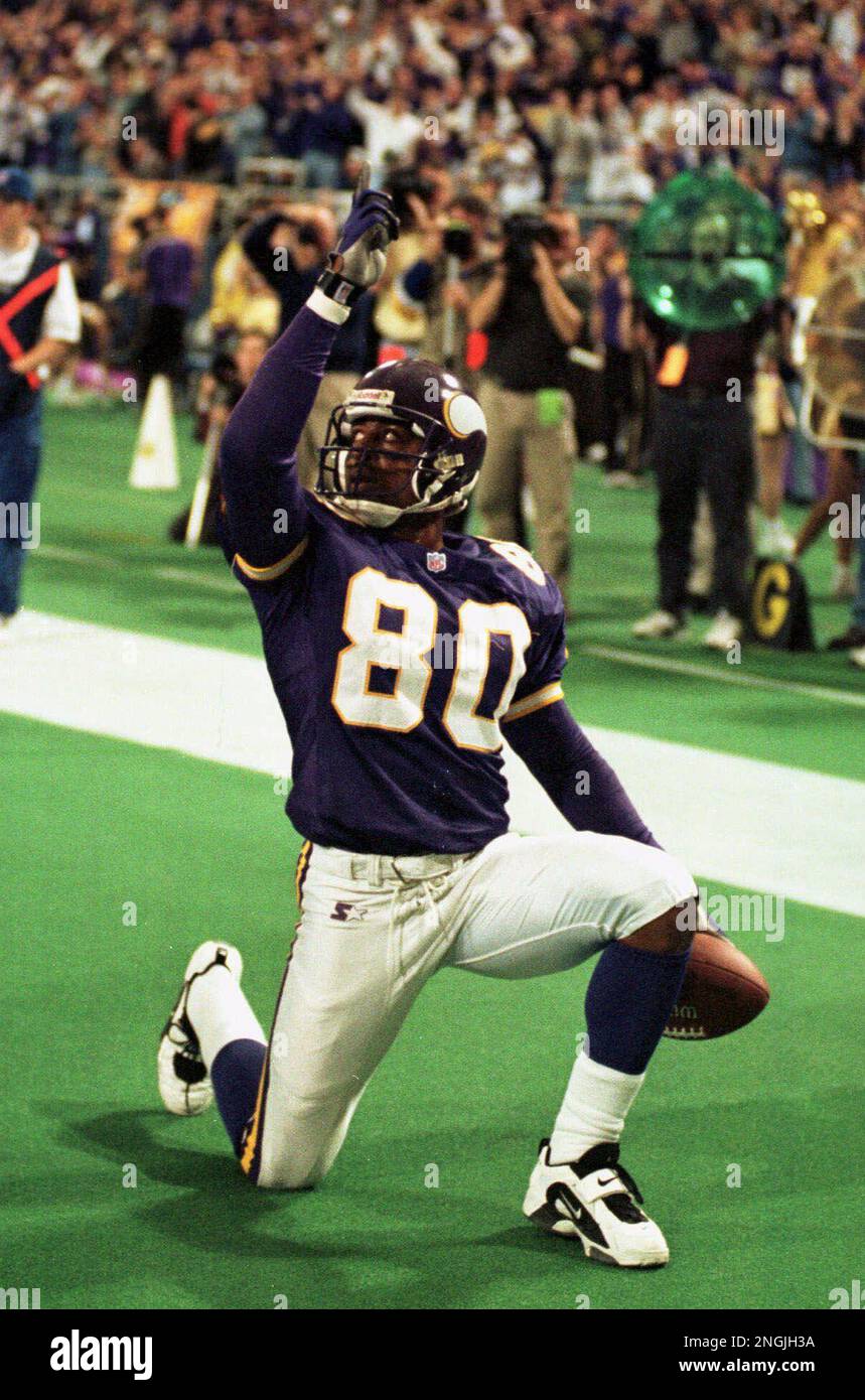 Minnesota Vikings receiver Cris Carter points to the roof as he kneels down  in the end zone following a touchdown in the second quarter Sunday, Nov.  22, 1998, in Minneapolis. The Vikings