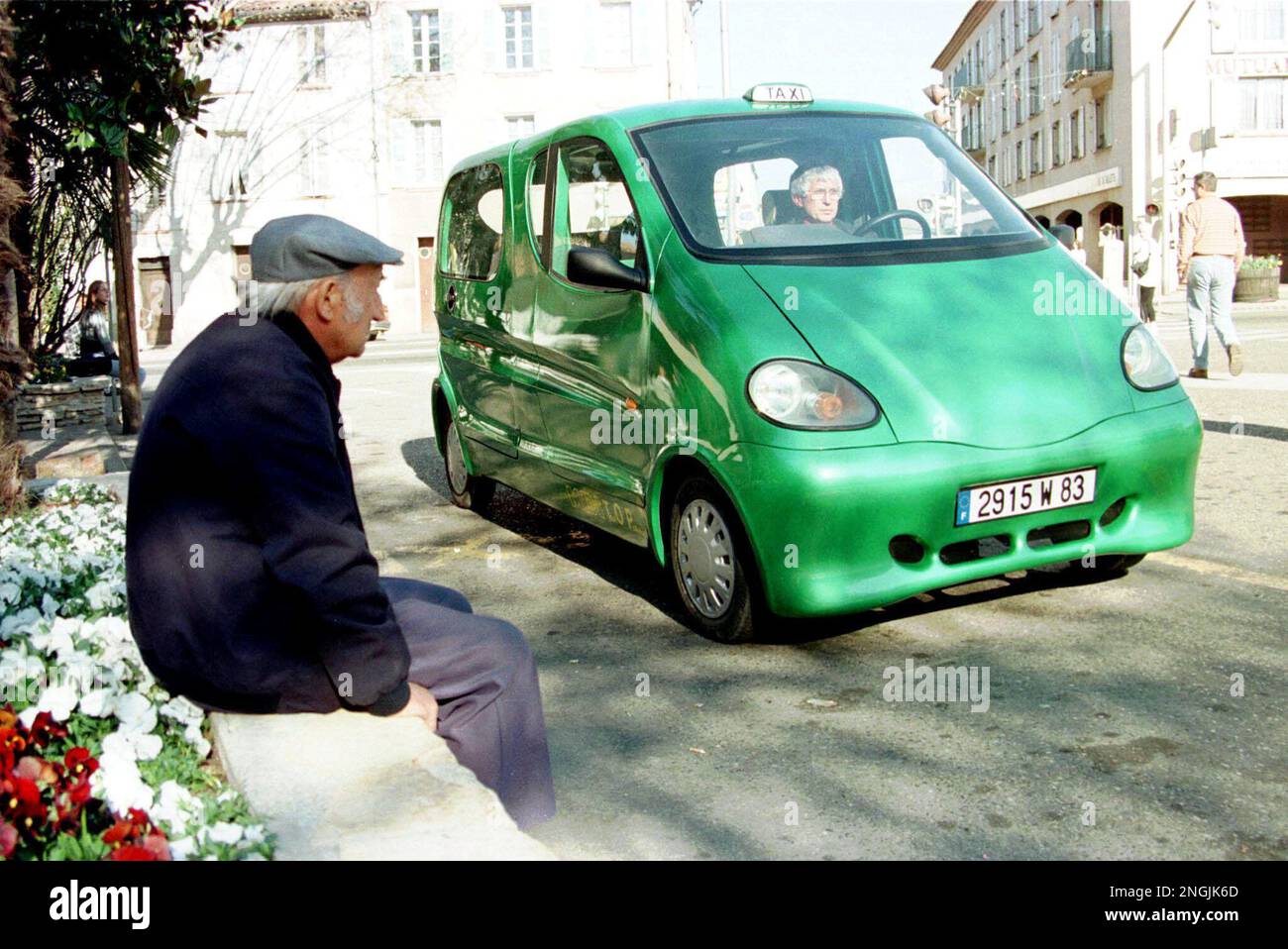 A resident from Brignoles looks at the compressedair powered car driven by its inventor, French