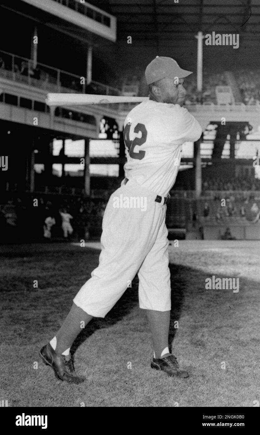 Jackie Robinson, Brooklyn Dodgers' First Baseman, Posed Action At ...