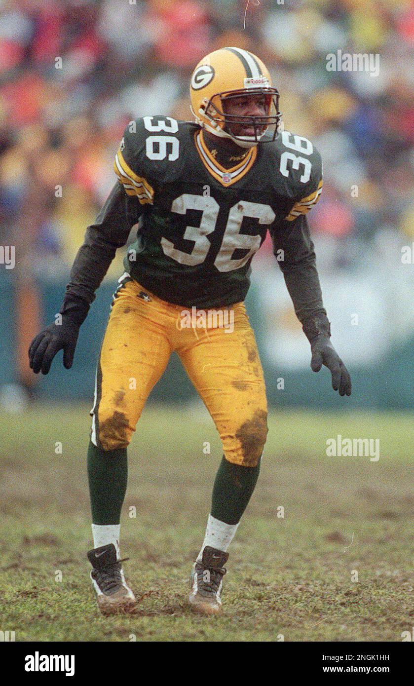 Green Bay Packers safety Leroy Butler in action against the San Francisco  49ers during the NFC Playoffs in Green Bay, Wisc. Saturday Jan. 4, 1997.  (AP Photo/Mark Duncan Stock Photo - Alamy