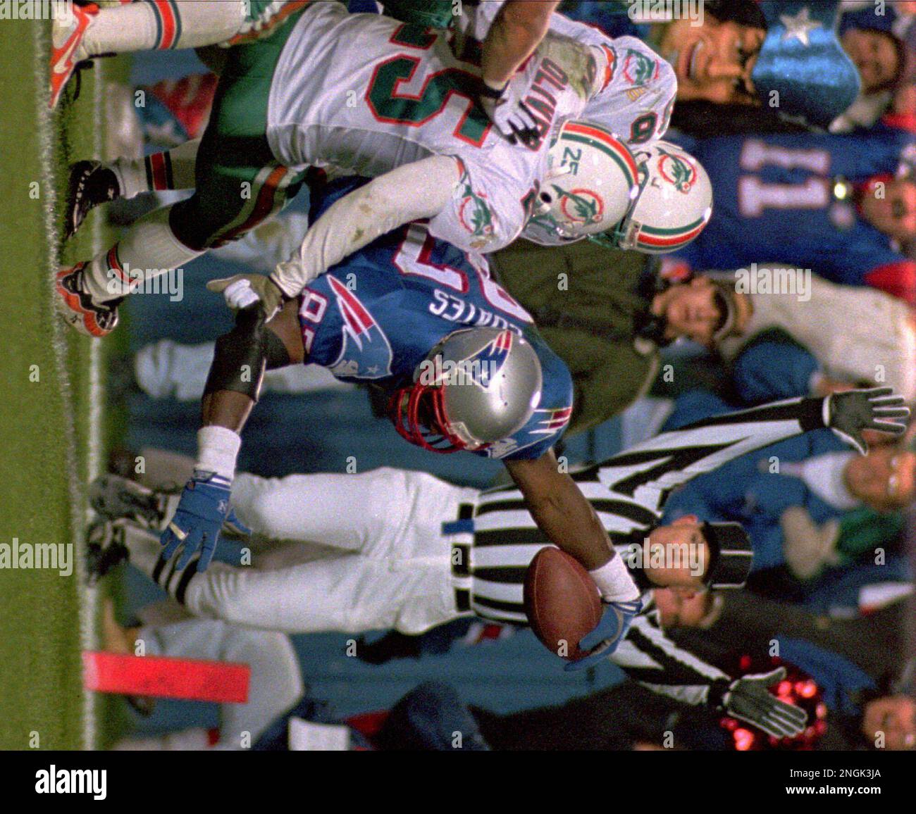 New England Patriots tight end Ben Coates dives into the endzone