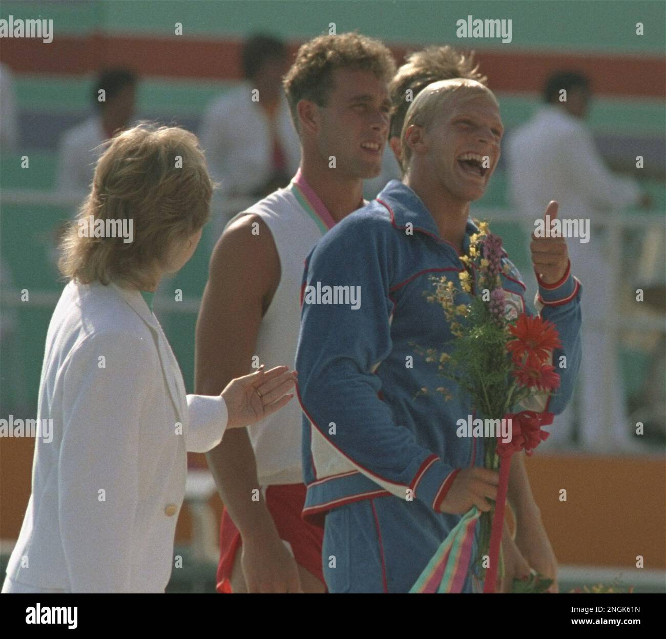 Steve Lundquist of Jonesboro, GA, gives the thumbs-up sign Sunday after ...