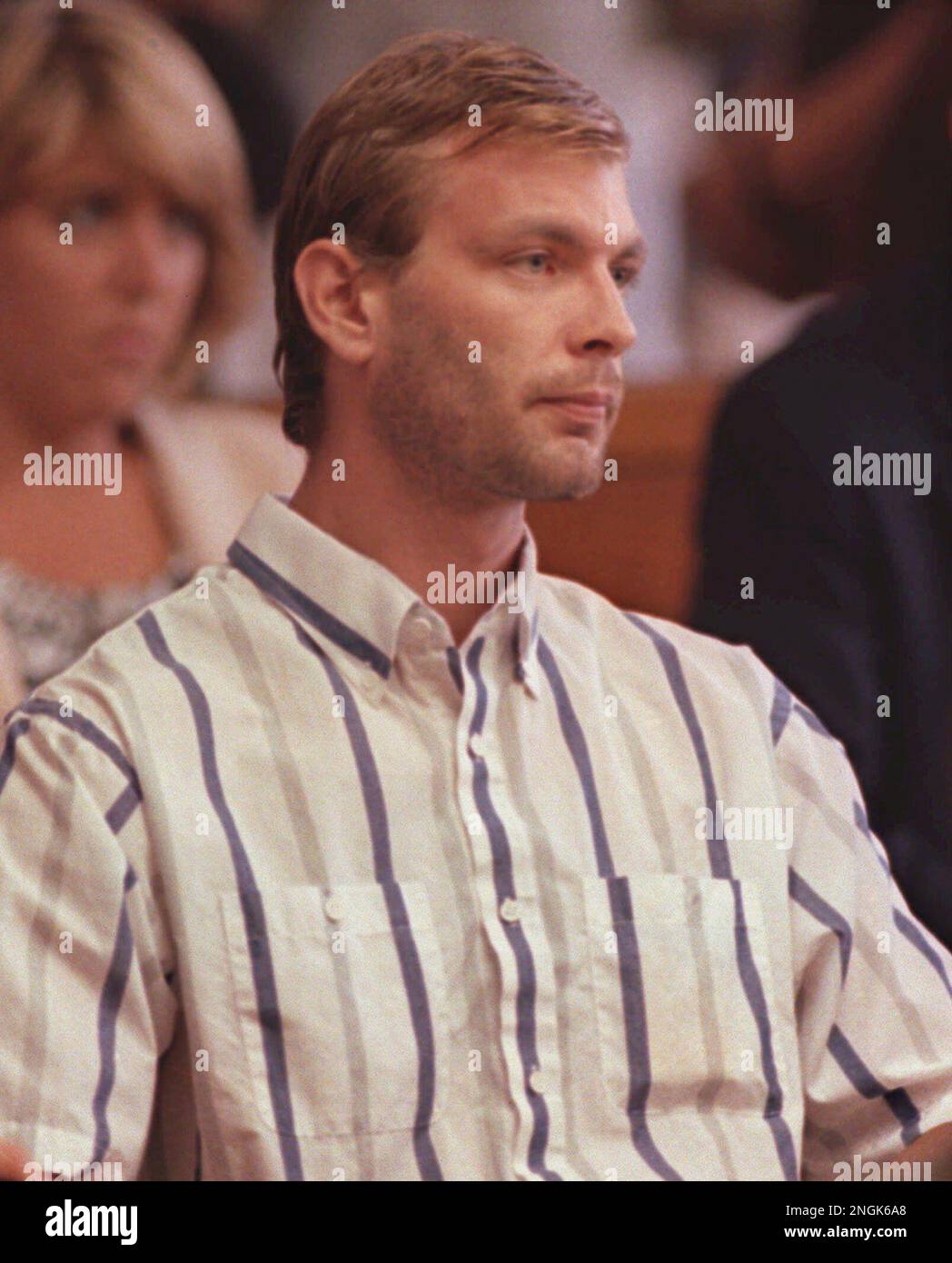 Jeffrey Dahmer appears in Milwaukee County Circuit Court while hearing ...