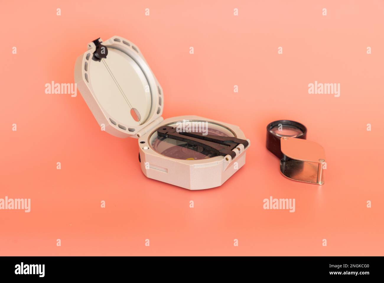 Geological fieldwork tools hammer - Geological Fieldwork Tools Hammer Compass Magnifying Glass Rock Samples Topographic And Geological Maps 2NGKCG0 