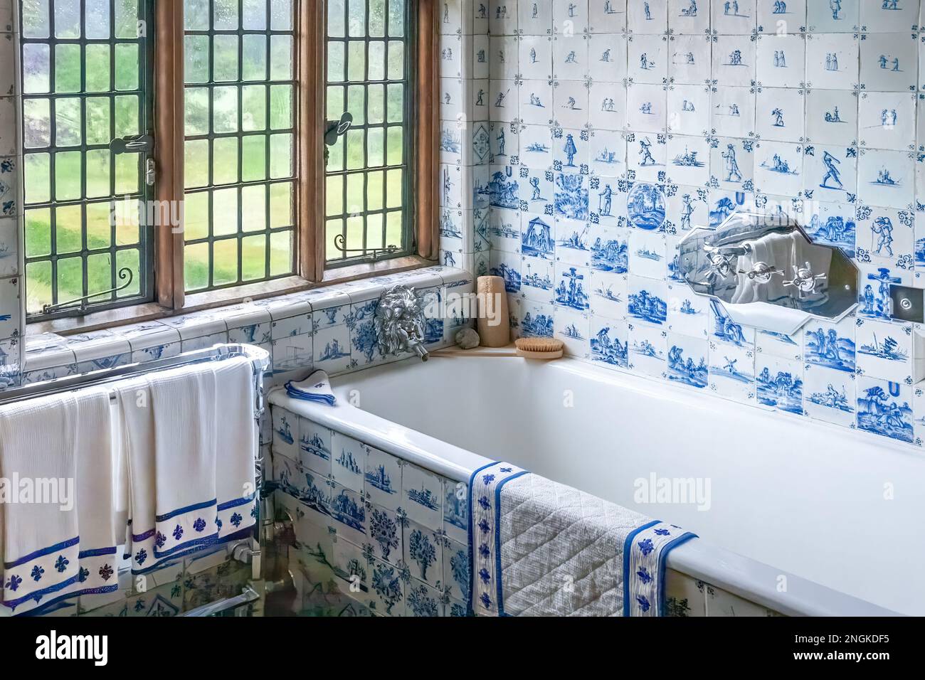 Bathroom with blue and white antique Delft tiles at Packwood House Stock Photo