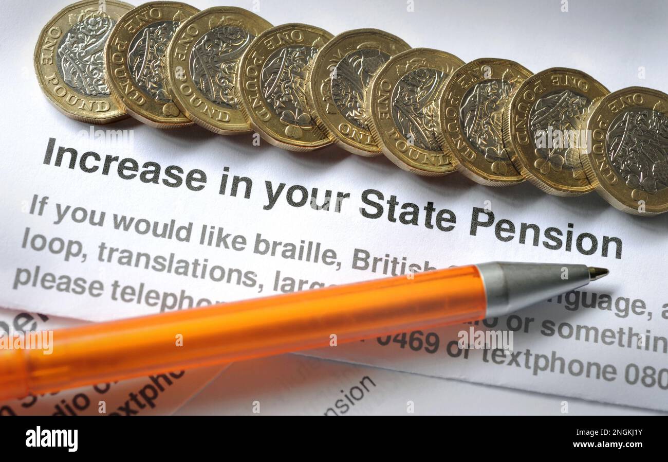 GOVERNMENT STATE PENSION LETTER WITH ONE POUND COINS AND PEN RE PENSIONS INCREASE COST OF LIVING CRISIS INFLATION PENSIONERS ETC UK Stock Photo