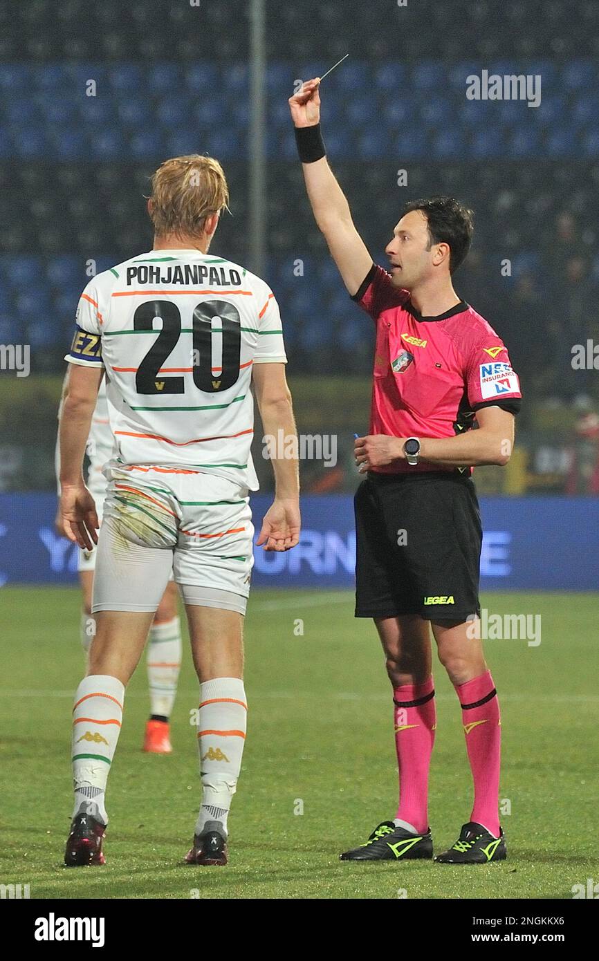 Arena Garibaldi, Pisa, Italy, February 17, 2023, The referee Daniele Paterna shows yellow card to Joel Julius Ilmari  Pohjanpalo (Venezia)  during  AC Stock Photo