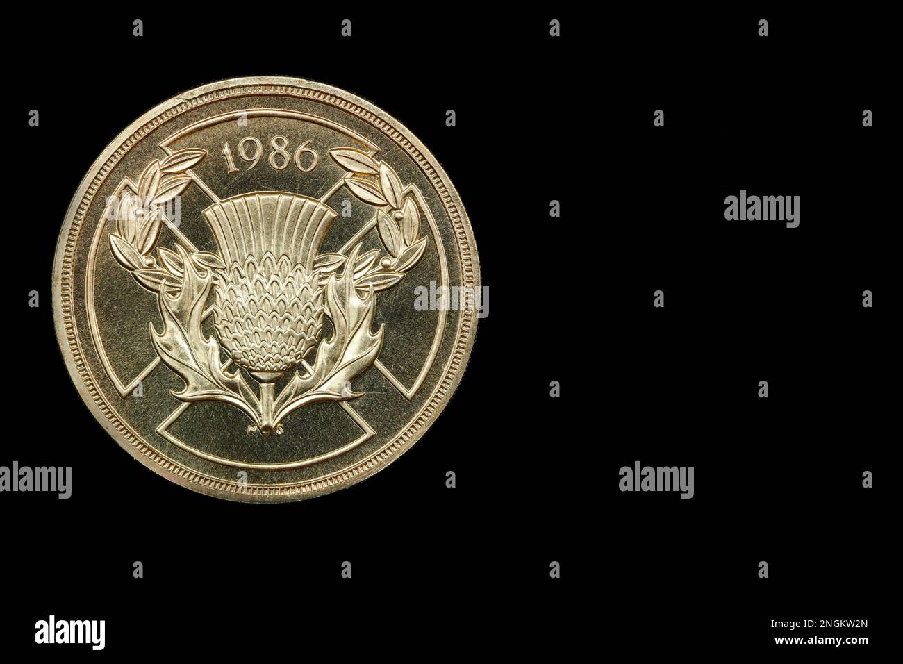 Single metal two pound coin hi-res stock photography and images - Alamy
