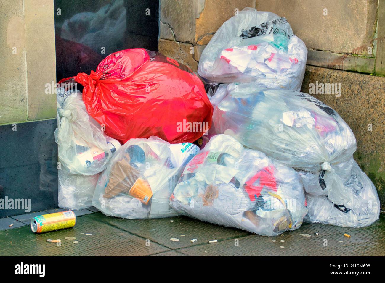 Trash paper bag hi res stock photography and images Page 27 Alamy