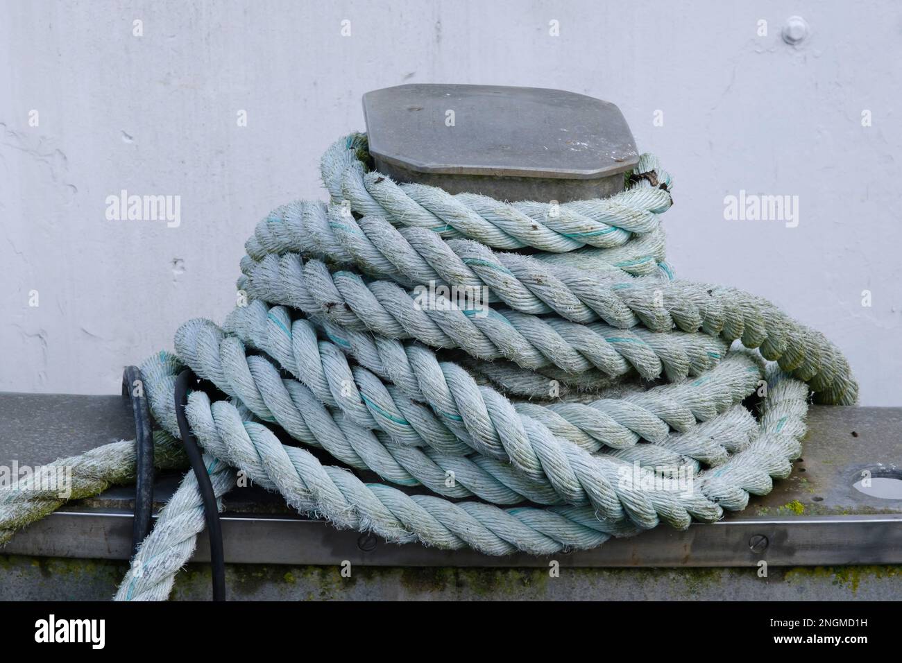 Bullards Rope Rope wrapped bollard hi-res stock photography and images - Alamy