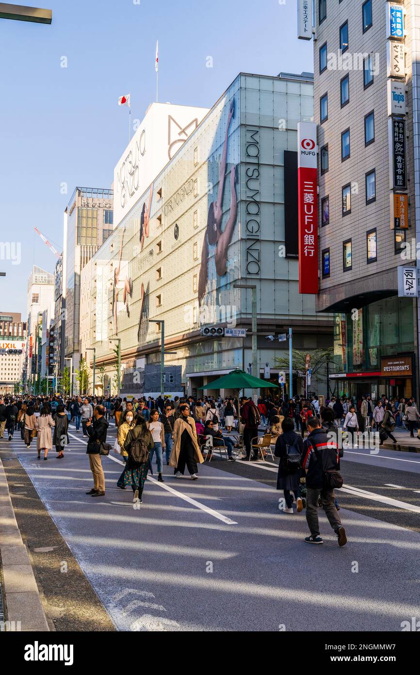 Ginza, Tokyo's fashionable district. People walking along Chuo Dori on ...