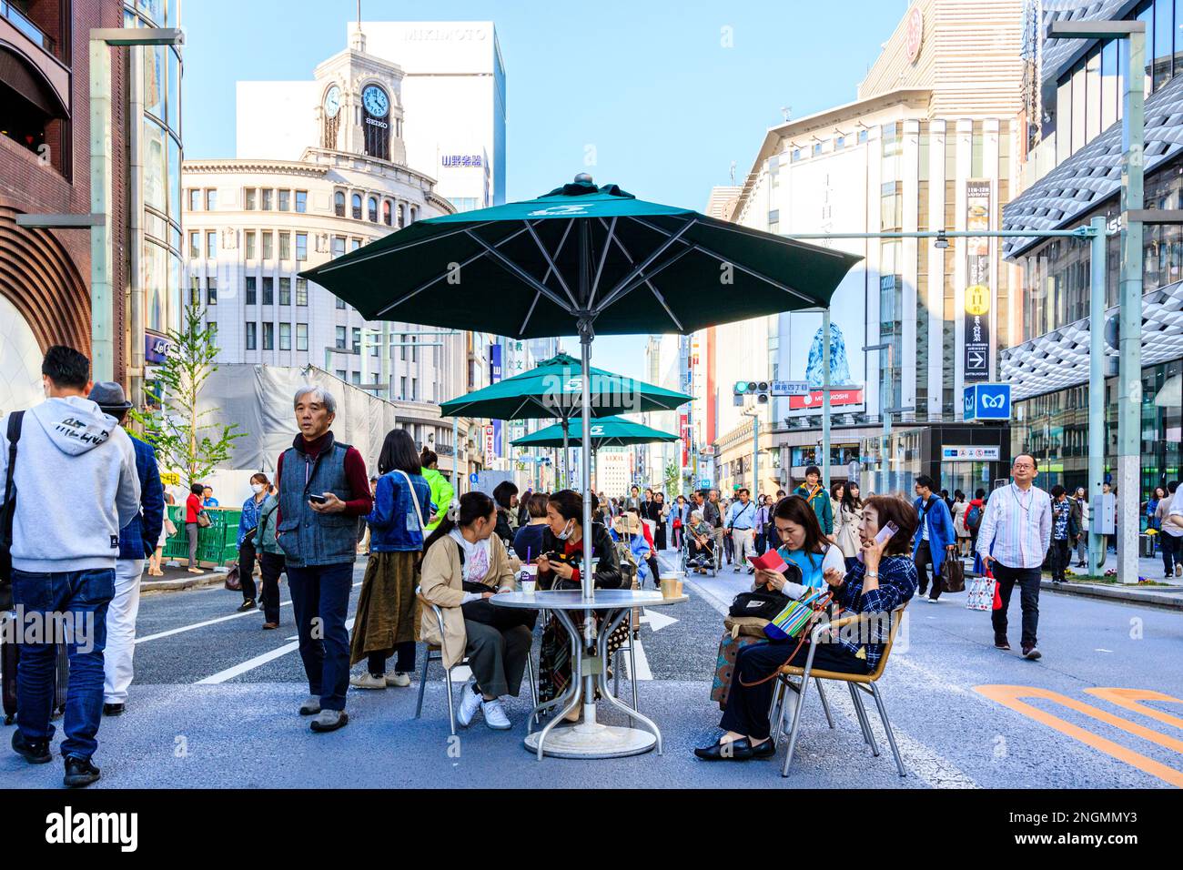 View along the Ginza Chou Dori main shopping street at weekend when it ...