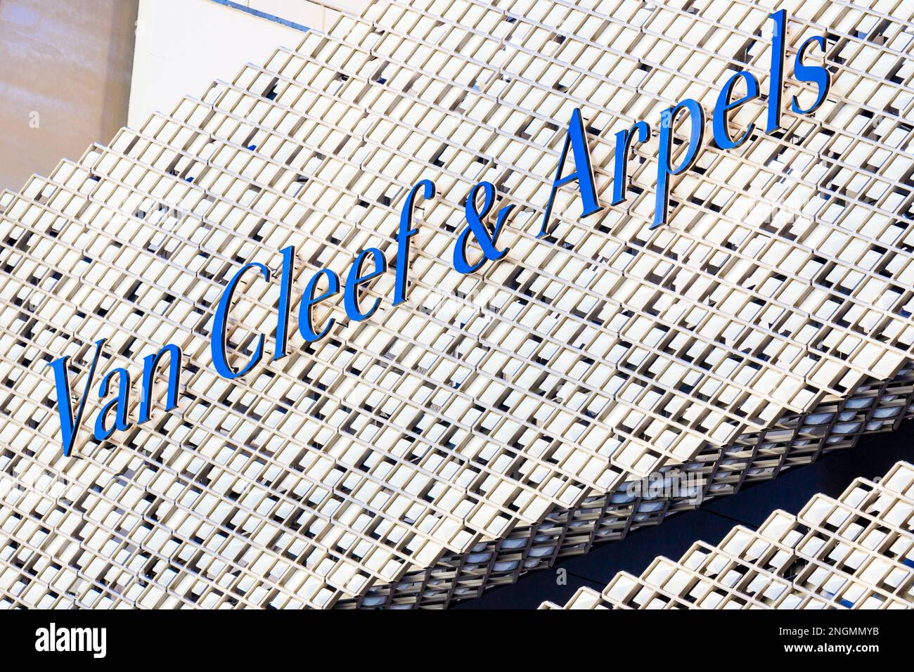 A logo sign outside of a Van Cleef & Arpels retail store in Munich,  Germany, on September 2, 2018 Stock Photo - Alamy
