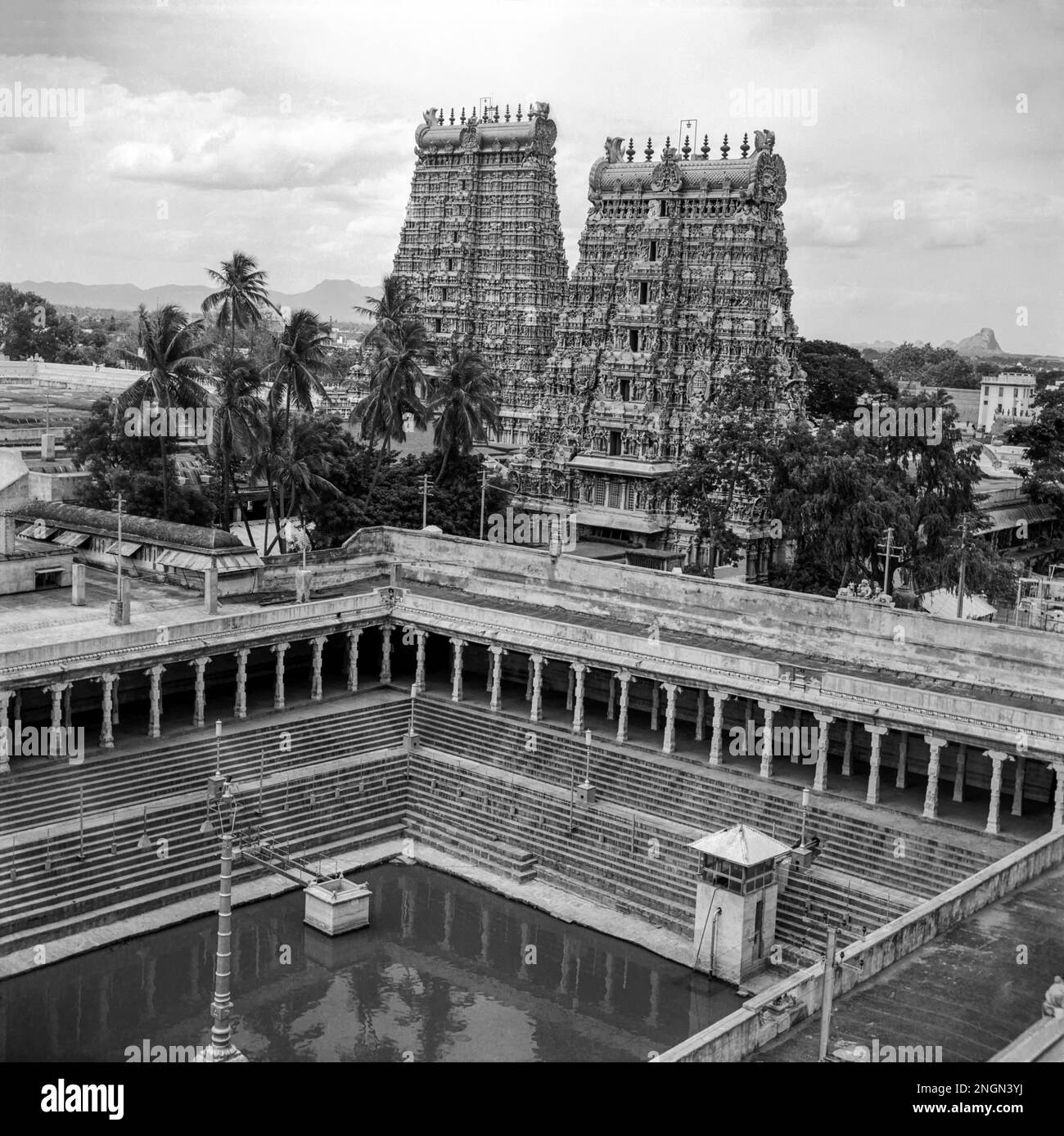 Meenakshi Temple And Golden Lotus Tank, Madurai, Tamilnadu, India Stock Photo