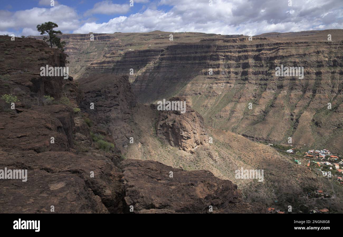 Gran Canaria, landscape of the southern part of the island along Barranco de Arguineguín steep and deep ravine with vertical rock walls Stock Photo