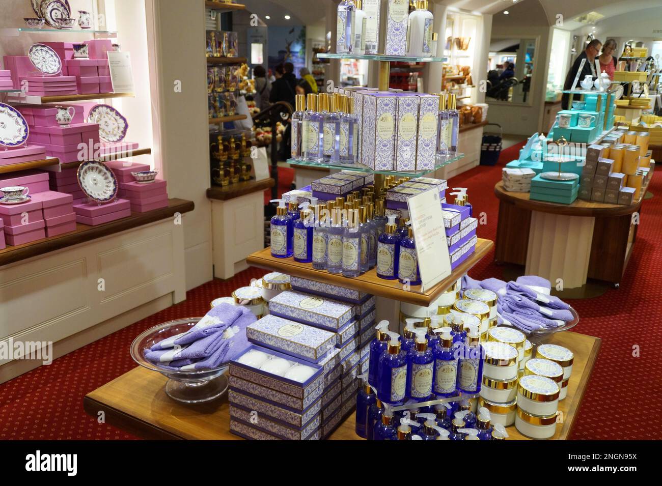Royal family souvenirs hi-res stock photography and images - Alamy