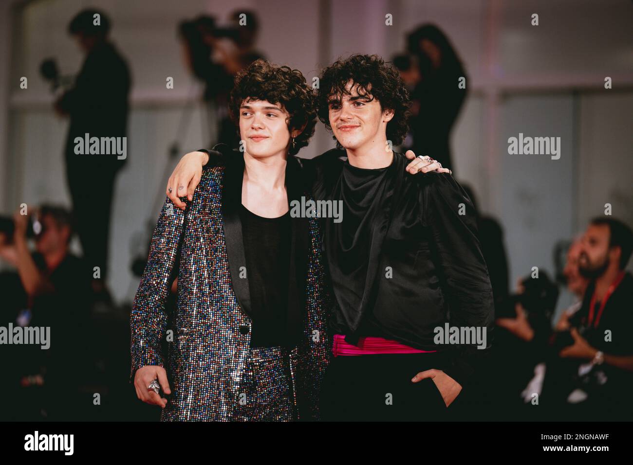 Deschanel zooey hi-res stock photography and images - Page 3 - Alamy, image size:1300x956