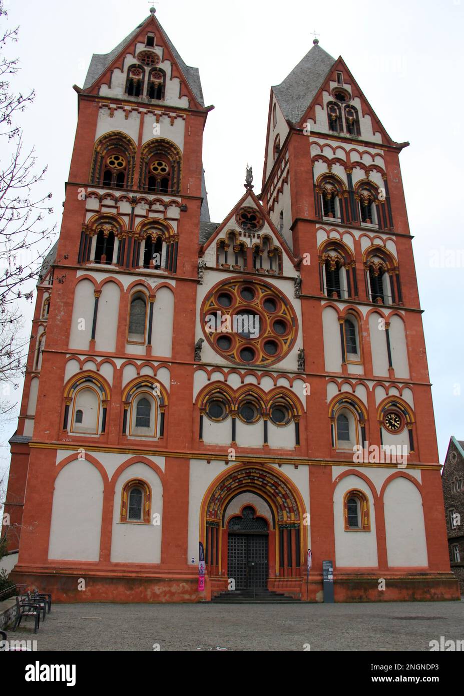 Limburg Cathedral, aka Georgsdom, Romanesque-Gothic transitional style dating back to 11th century, Limburg an der Lahn, Germany Stock Photo