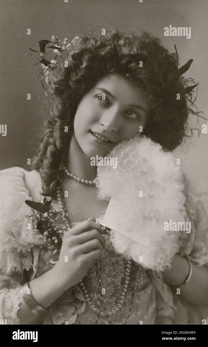Maude Fealy as Ada Ingot in 'David Garrick' - photo by James Purdy (Boston) 1902 - restored from original Rotary 198 W postcard, posted Leeds England July 1905, by Montana Photographer Stock Photo