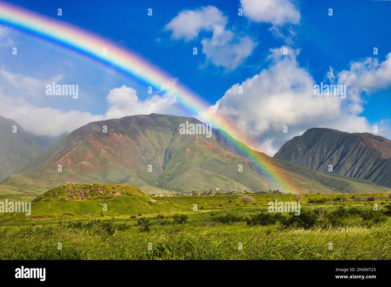 West maui mountains rainbow hi-res stock photography and images - Alamy