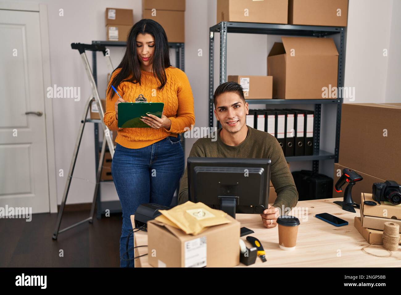 Man woman ecommerce business workers hi-res stock photography and ...