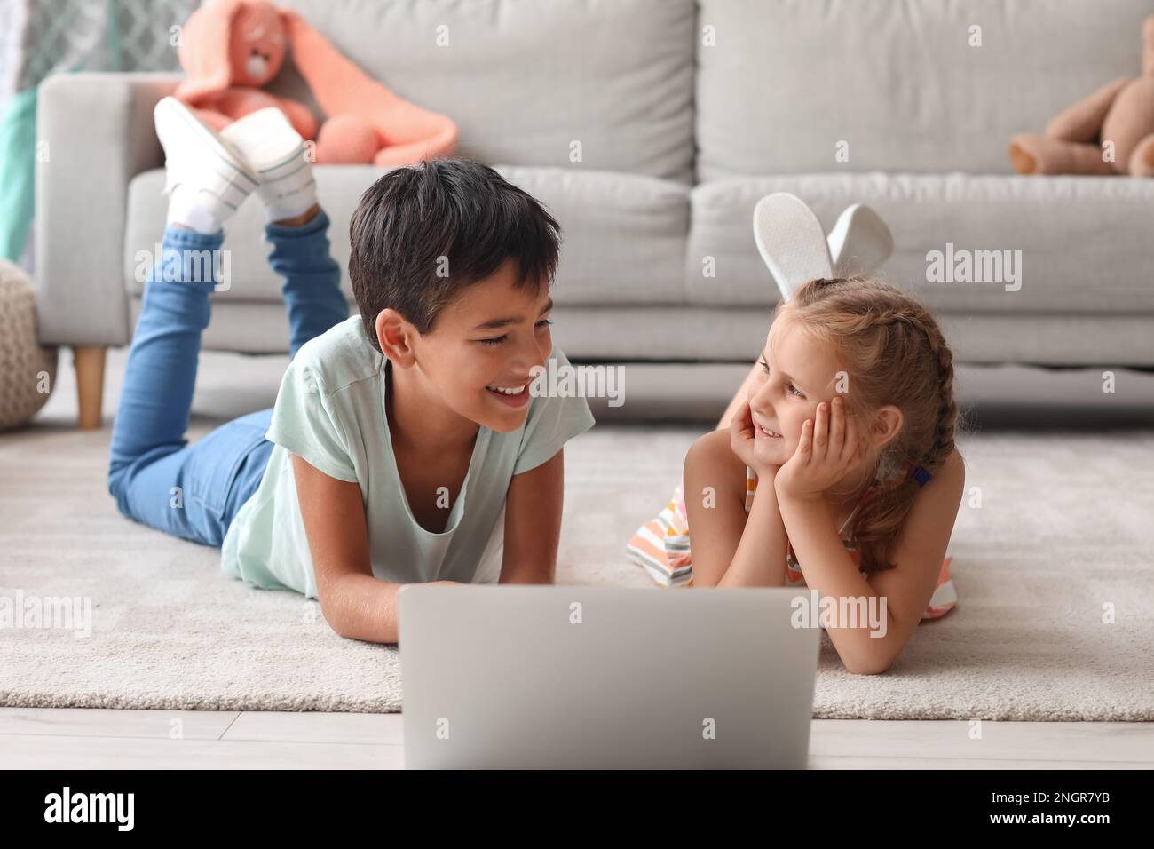 Little boy and girl watching cartoons on laptop at home Stock Photo - Alamy