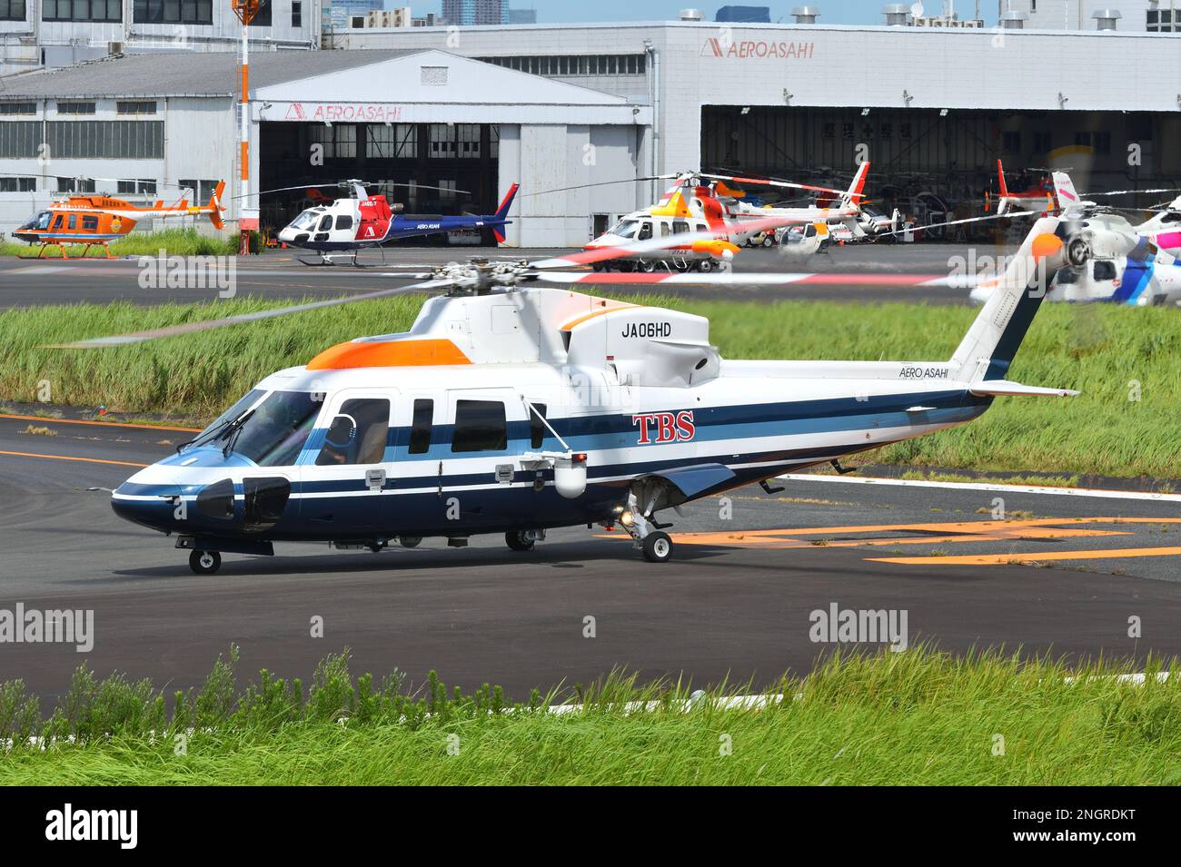 Tokyo, Japan - August 11, 2021: Aero Asahi Sikorsky S-76C (JA06HD) utility helicopter. Stock Photo