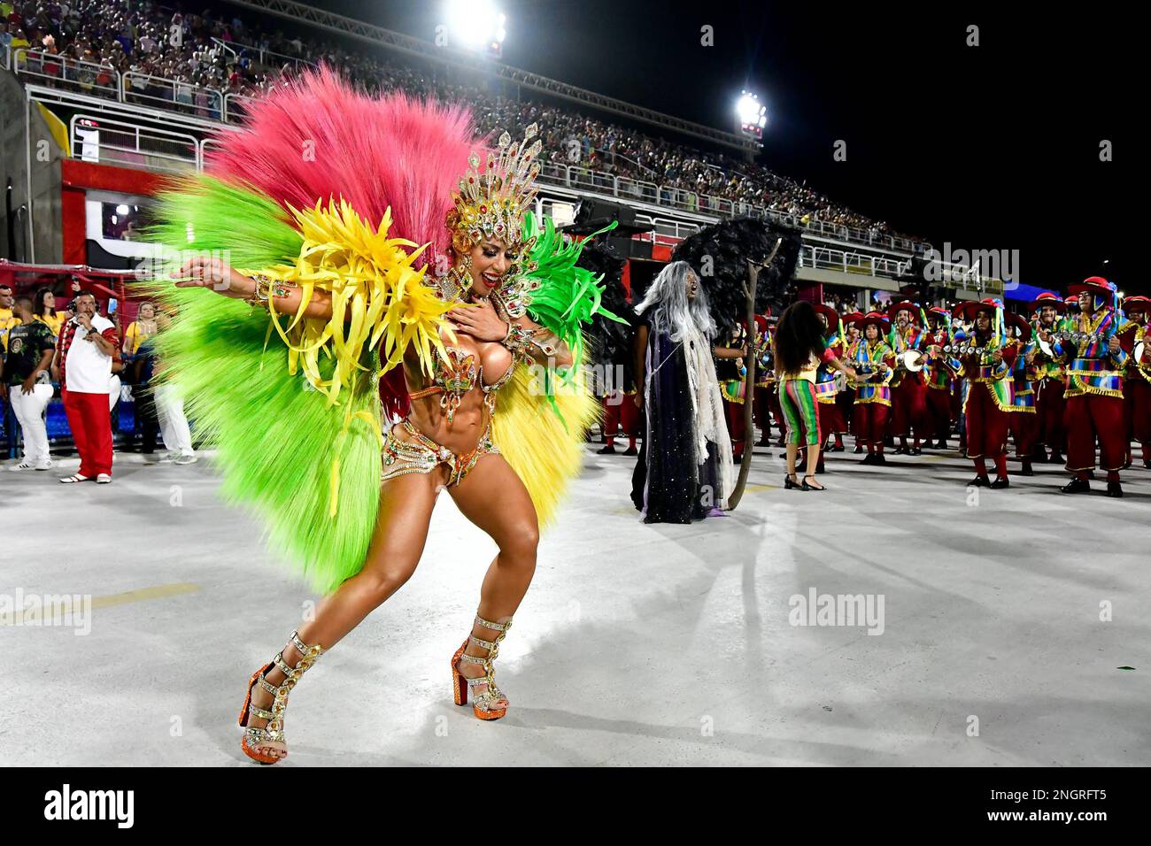 Rio De Janeiro, Brazil. 19th Feb, 2023. Wenny Isa, queen of the drums of  GRES Unidos de Bangu during the Serio Ouro Samba Schools Parade of Rio  Carnival, held at the Marques