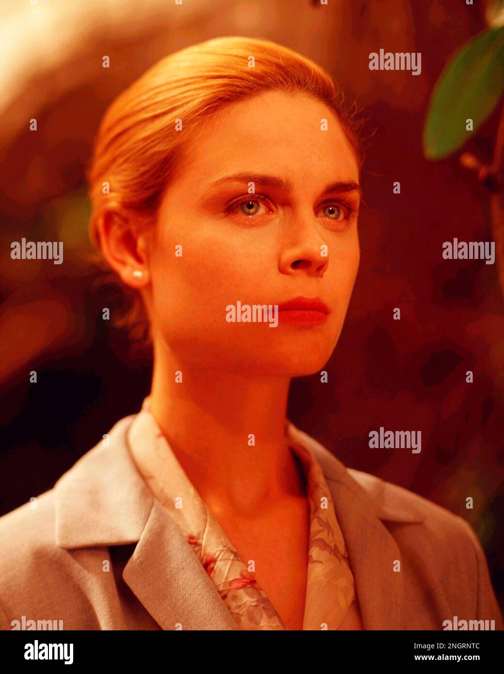 EMILY DESCHANEL in ROSE RED (2002), directed by CRAIG R. BAXLEY. Credit: Victor Television Productions / Album Stock Photo