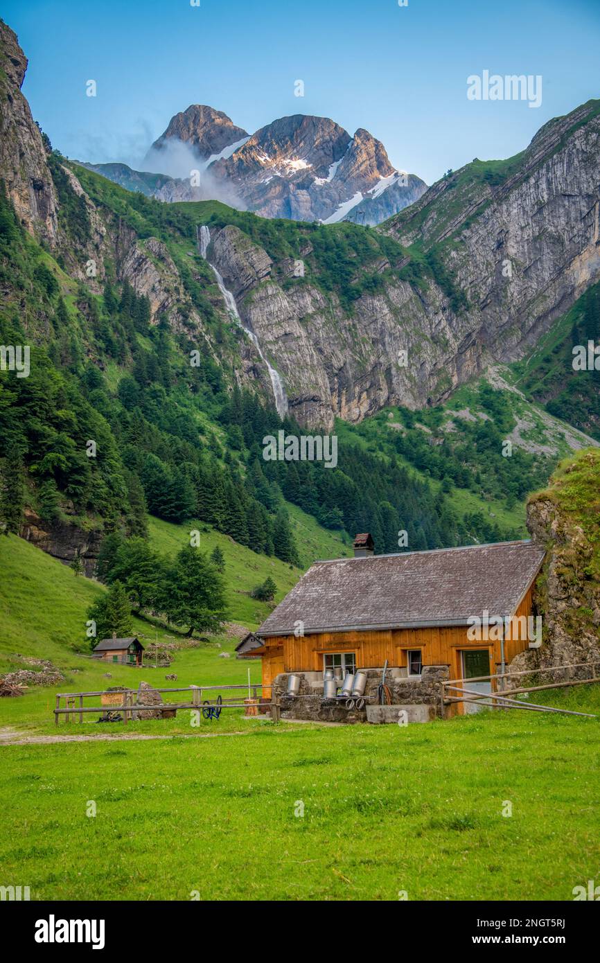 Typical vale hi-res stock photography and images - Alamy