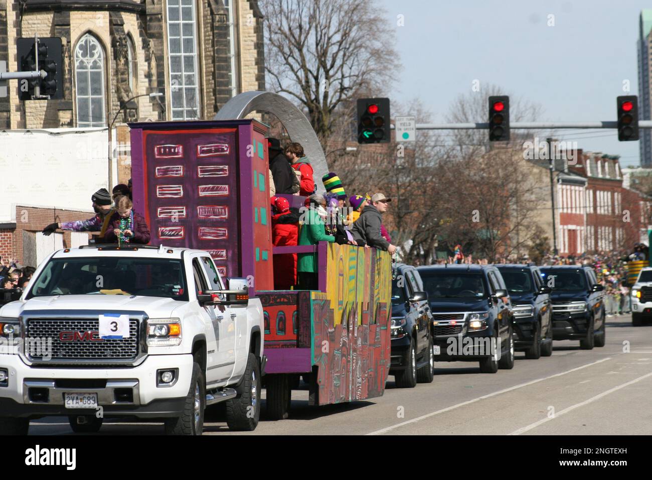 St. Louis, Missouri, USA - March 2, 2019: Bud Light Grand Parade, Man  drinking and wearing a St Louis Cardinals shirt, posses for the camera  during th Stock Photo - Alamy