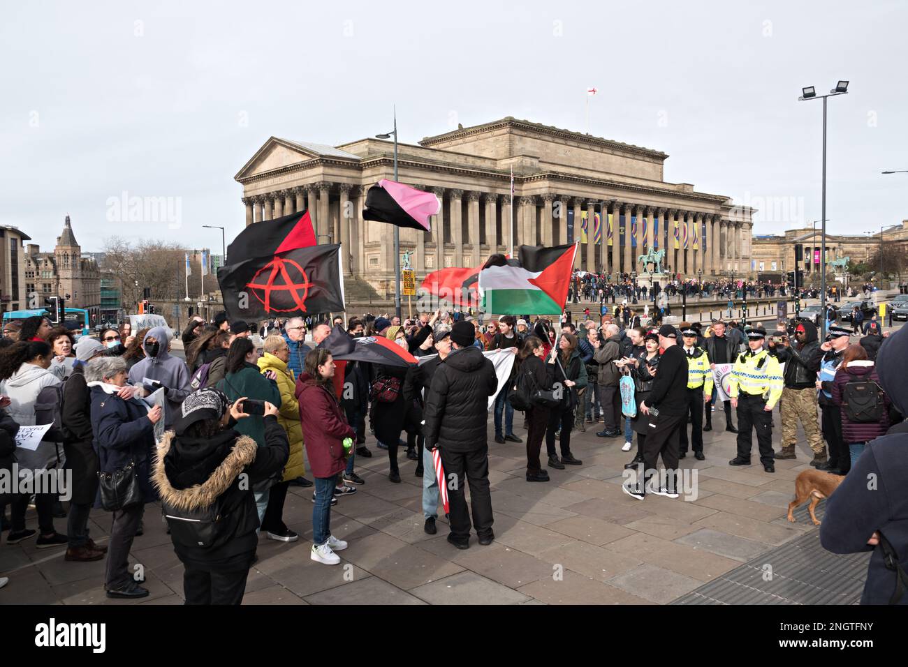 People of Liverpool confront a small group of around 10 anti-migrant demonstrators gathered outside Lime Street station at the Refugees welcome rally Stock Photo