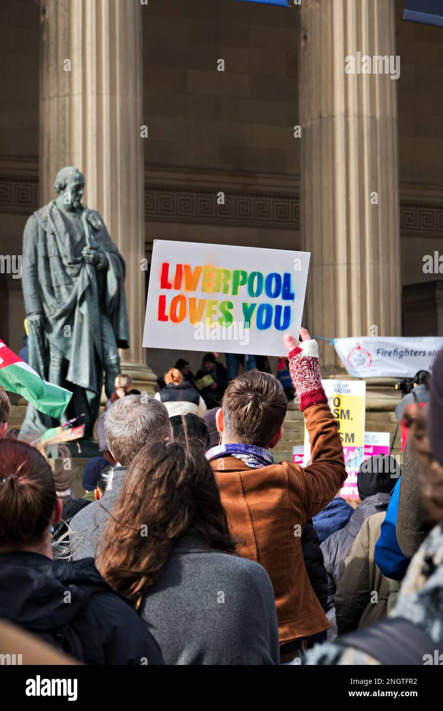 People of Liverpool show their support for refugees in front of St George's Hall Liverpool at the Refugees welcome here rally Stock Photo