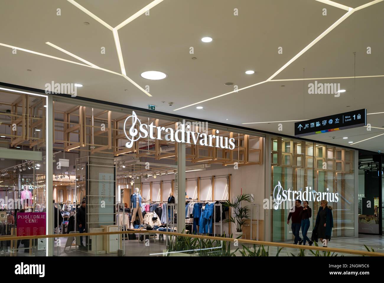 Stradivarius store hi-res stock photography and images - Alamy
