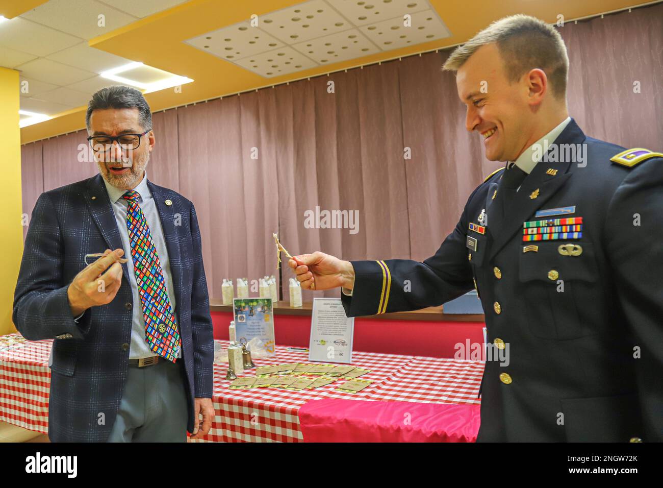 MARTIN, Slovakia - President of Rotary Club International Martin, Ivan Lamos, looks down at his half of the broken turkey wishbone as U.S. Army V Corps Maj. Steve Szrom, a Civil Affairs officer from Valparaiso, Indiana, holds his half after participating in the Thanksgiving tradition at the end of Rotary International Club Martin’s Thanksgiving dinner, Martin, Slovakia, Nov. 24, 2022. Local community leaders representing the Rotary International Club invited U.S. Army V Corps Civil Affairs Soldiers from Camp Kosciuszko, Poland, to a Thanksgiving event to further promote, understand and celebra Stock Photo