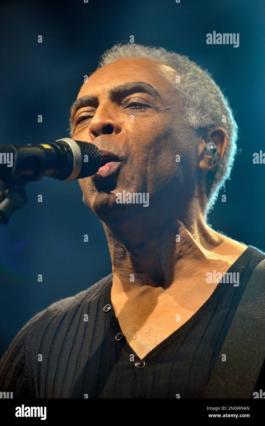 Gilberto Gil en concert au jazz festival de Dinant. Guitariste bresilien melant jazz et musique Gilberto Gil en concert au jazz festival de Dinant. Guitariste bresilien melant jazz et musique