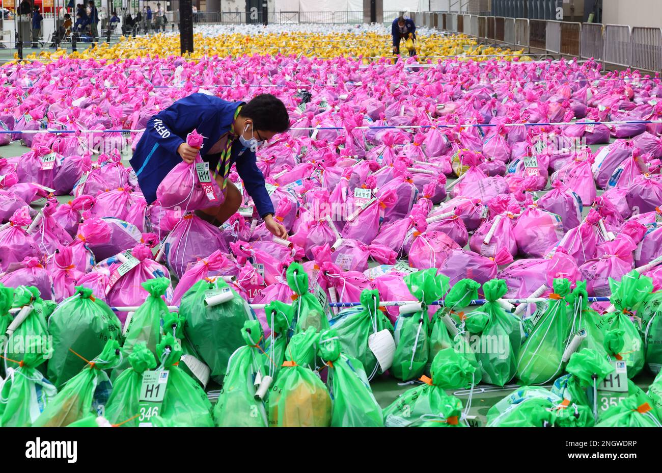 Baggage deposit service provided for runners of 25th Standard Chartered