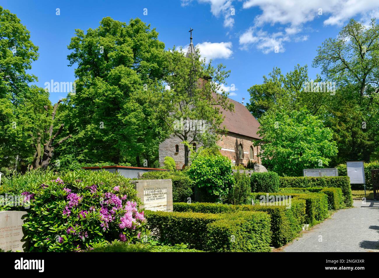 Friedhofskappelle, Cemetery Dahlem-Dorf, Koenigin-Luise, Dahlem, Steglitz-Zehlendorf, Berlin, Germany, Koenigin-Luise-Strasse Stock Photo